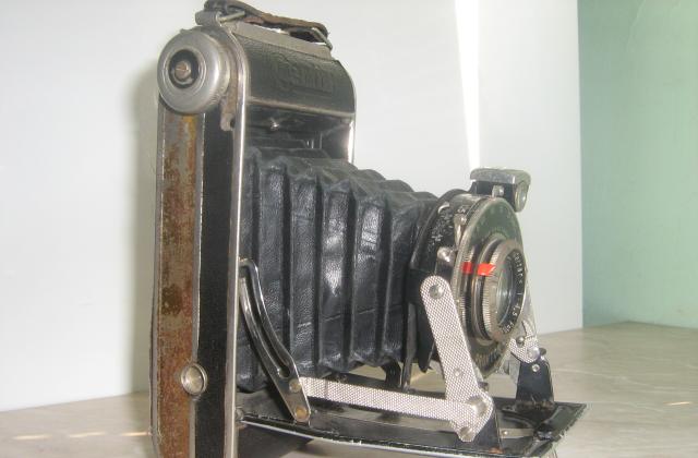 Старинен фотоапарат